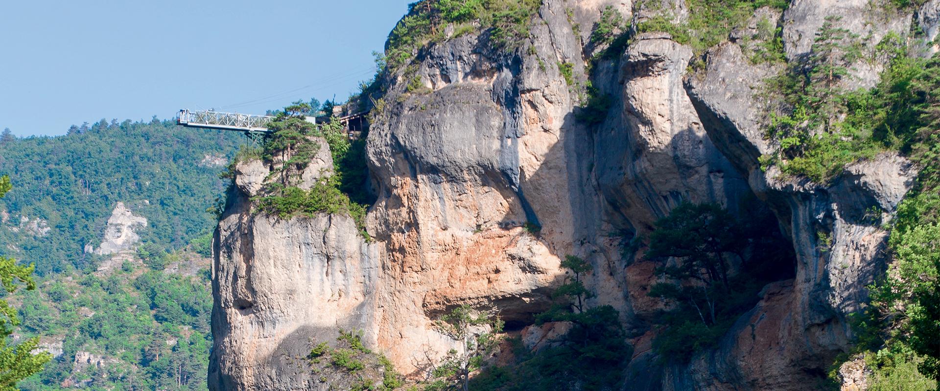 Un saut à l'élastique unique dans les Gorges du Tarn | Lozère Tourisme